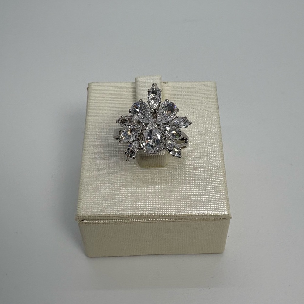 Clear Cubic Zirconia Cluster Silver Party Bridal Wedding Pageant Ring